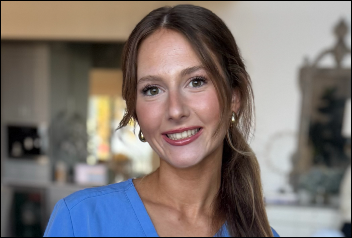 Smiling brunette woman.